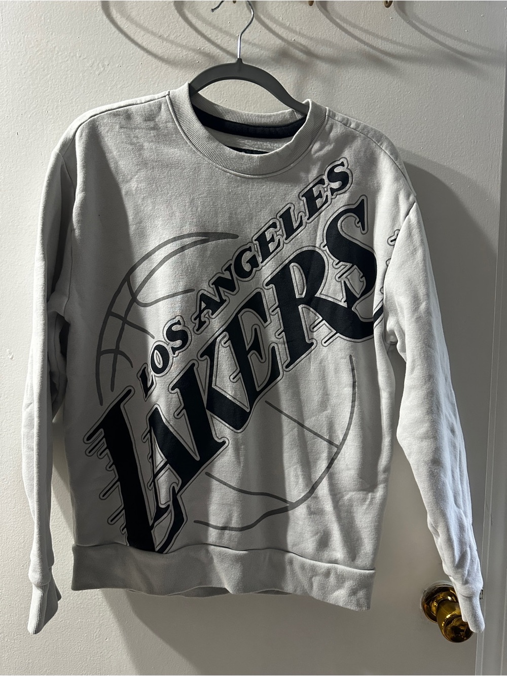 Men’s Hollister NBA Los Angeles Lakers crew neck sweatshirt size medium